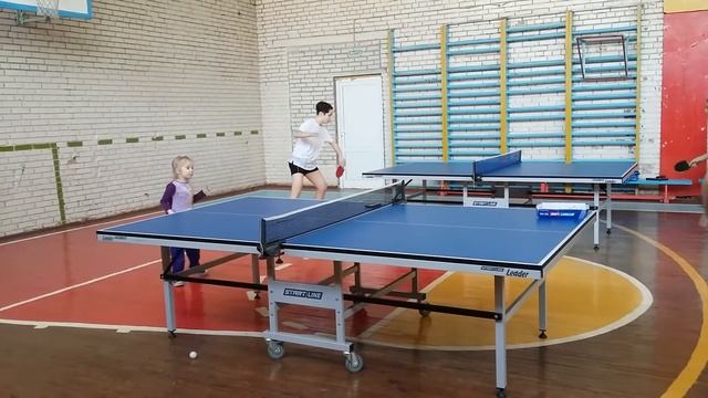 Настольный теннис .Тренировка Даши (5 лет) смотреть онлайн