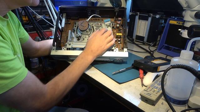 Mailbag of 2005 junk: DVD has PCB with no components, VHS no autostop, rare laptop no hope. смотреть онлайн