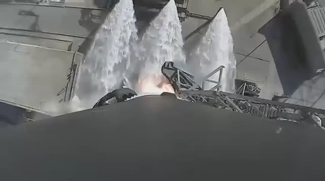 SpaceX. Взлёт и посадка. смотреть онлайн