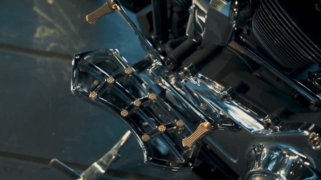 HARLEY DAVIDSON ROADKING FLHR // THE LUCILLE смотреть онлайн