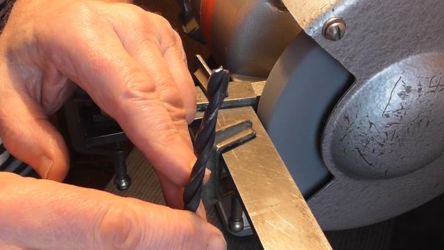 Перетачивание сверла по металлу на сверло пёрышко по дереву(видео №726). смотреть онлайн