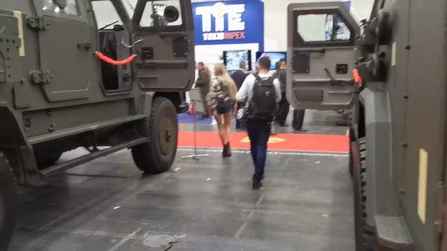 Военный эксперт по большим стволам проверяющий военную технику на статическое электричество Часть 1 смотреть онлайн
