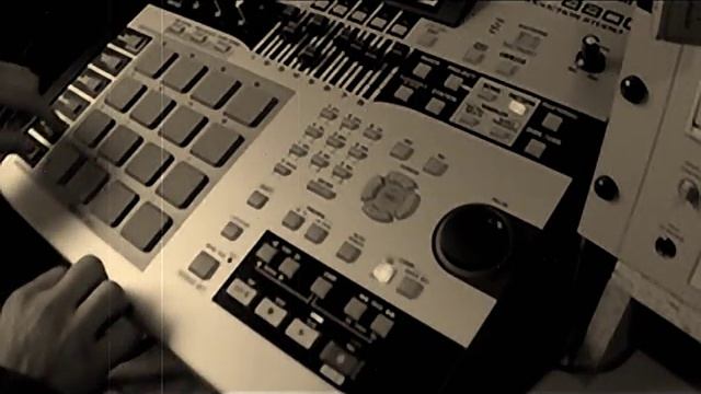 Sampled Beat - Roland S-760 смотреть онлайн