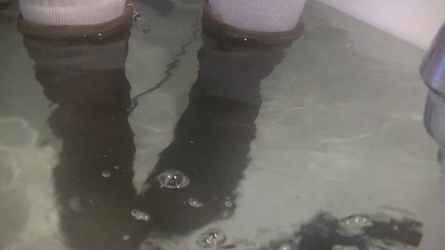 Panama Jack boots getting completely wet смотреть онлайн