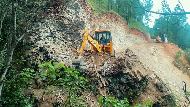 Watch a JCB Backhoe Loader Tackle Massive Mountain Rock | Excavator Planet | Trackhoe смотреть онлайн