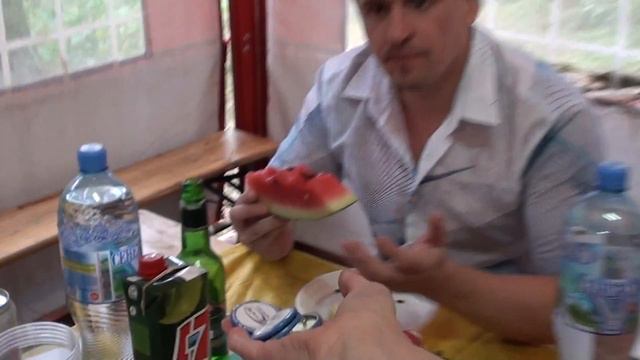 10.08.2012 Лариса Тимофеева раздаёт значки на корпоративе СтальПро смотреть онлайн