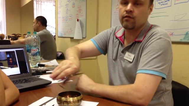 Зачем парикмахеру пила?