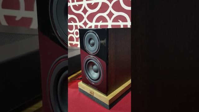 Bass Response - Wharfedale Diamond 12.0 Bookshelf Speaker смотреть онлайн