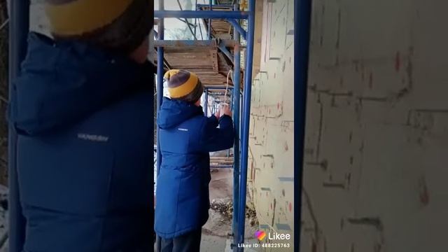 ОМГ кагда телефон разряжен что делать. О да нам повезло мы нашли разетку смотреть онлайн