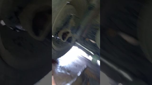 Замена задних амортизаторов Dacia Logan MCV 2007 года. смотреть онлайн