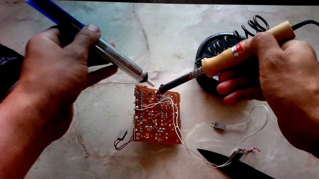 Вакуумный отсос припоя (оловоотсос) металлический / Vacuum extraction of solder смотреть онлайн