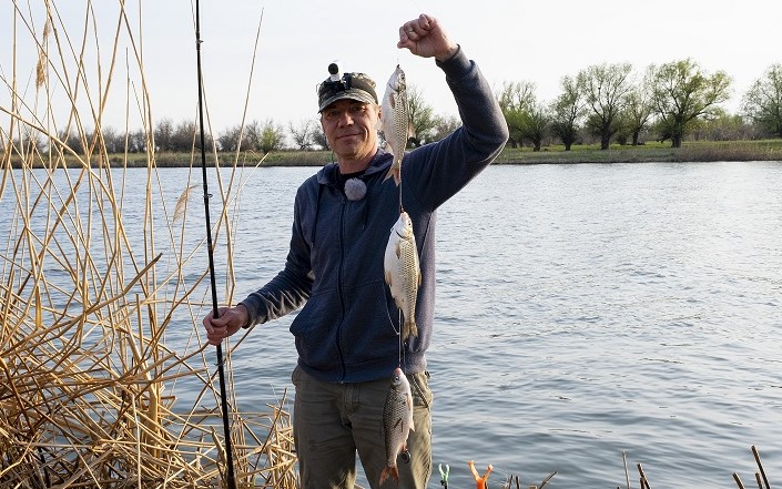 Ну вот и пошла Астраханская весенняя вобла. Снова ловим воблу. Размер и количество порадовали нас. смотреть онлайн