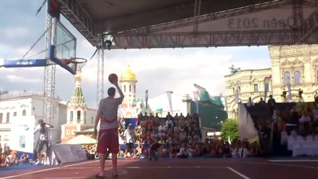 Justin "Jus Fly" Darlington SICK REVERSE DUNK over a 207 cm (6'10") guy in Moscow, 2013! смотреть онлайн