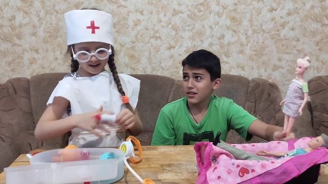 Барби и Кен! Кен заболел! 11 лайков, новая серия! смотреть онлайн
