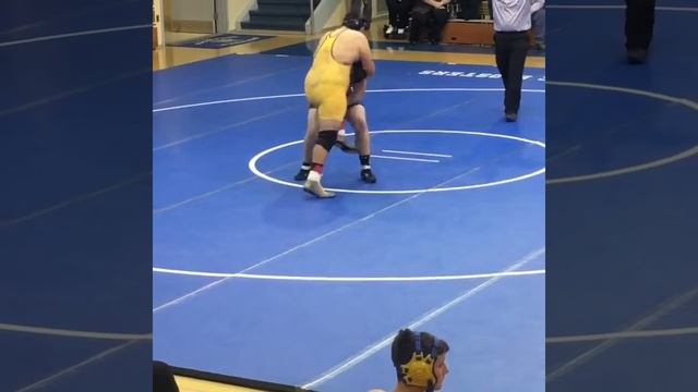 HUGE WRESTLING BODY SLAM! смотреть онлайн