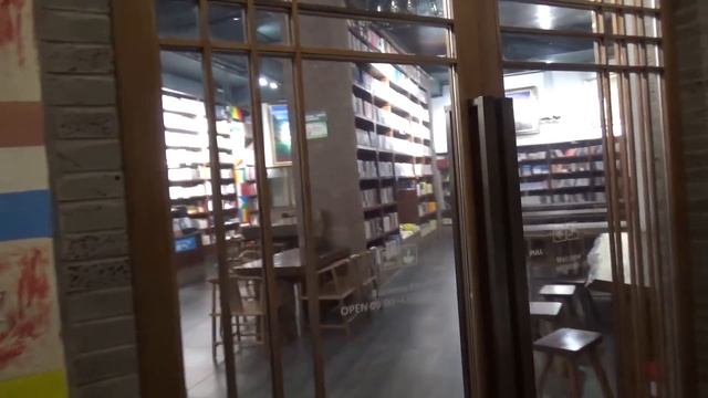 Старый Хайкоу и уличная еда на Хайнане - Жизнь в Китае #210 смотреть онлайн