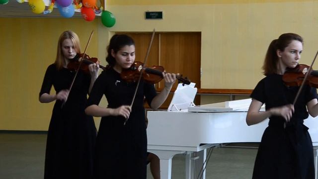 Мартовский хоровод (ансамбль скрипачей "Каприс") смотреть онлайн