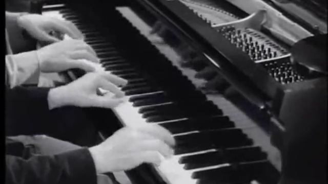 Marx Brothers Chico Et Harpo Duo Comique Au Piano