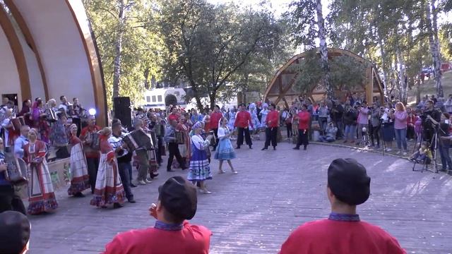 Закрытие фестиваля гармонистов на празднике "Топора" в Томске! Огонь! смотреть онлайн