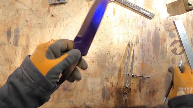 Finish Grinding a 6" Random Pattern Damascus Hunting Knife смотреть онлайн