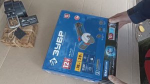 Обзор аккумуляторной мини УШМ ЗУБР АВ-76-22, 12В . ЖМИ ЛАЙК!!!