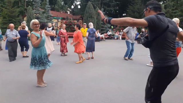 Ты королева звезд в ночи💃💃 Счастливые минуты в парке Горького 💃🌹Харьков 2021 смотреть онлайн