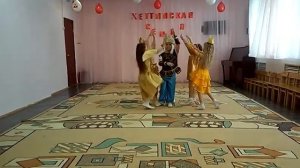 Танец "Мы рыбки золотые"в детском садике