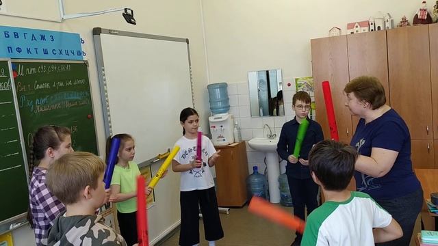 Ритмическая разминка с бумвекерсами смотреть онлайн