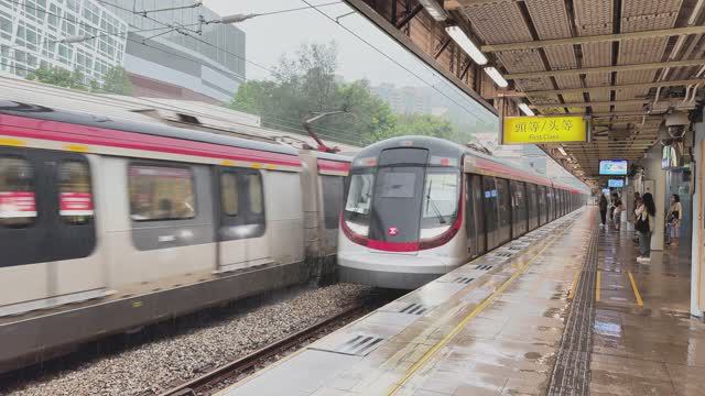 Поезд MTR первого класса в Гонконге