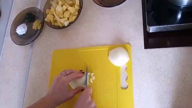 ГОТОВИМ КУРИНЫЙ СУП дома. Очень вкусный БУЛЬОН смотреть онлайн