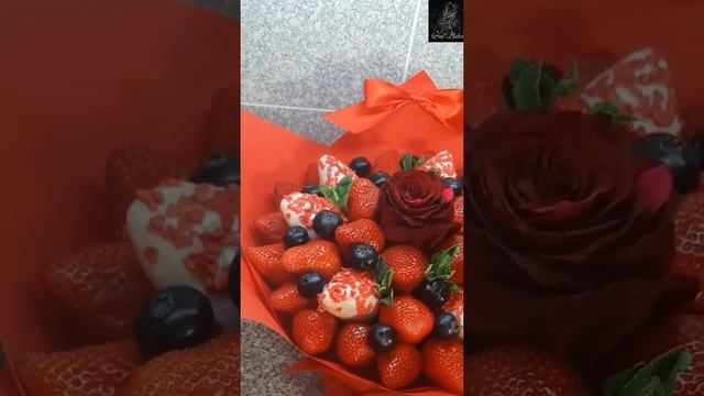 Клубника в Бельгийском Шоколаде с Розой смотреть онлайн