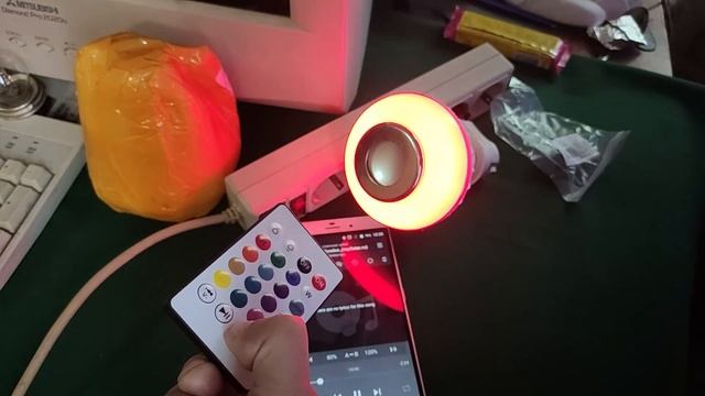 Домашние RGB LED лампы с Aliexpress со встроенной Bluetooth колонкой смотреть онлайн