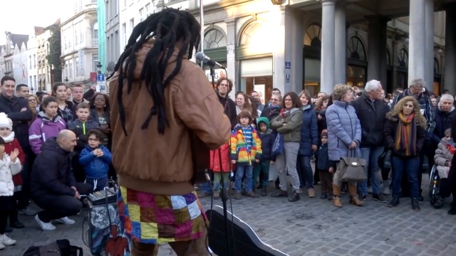 ИГРАЕТ РЕГГИ НА ГИТАРЕ ► Уличная Музыка Рагга смотреть онлайн