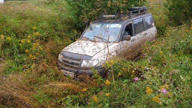 ЗАЧЕМ ЛЮДИ РАЗБИВАЮТ СВОИ МАШИНЫ? Объезд пробки через БЕЗДОРОЖЬЕ И ГОРУ после дождя! смотреть онлайн