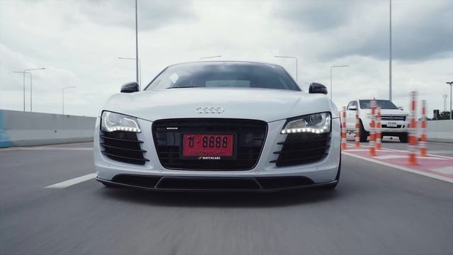 AUDI R8 V8 [4K] смотреть онлайн