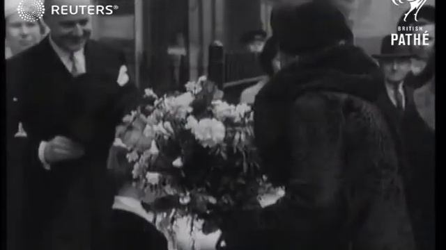 ROYAL: Princess Louise of Sweden opens Swedish Christmas Fair in Marylebone (1938) смотреть онлайн