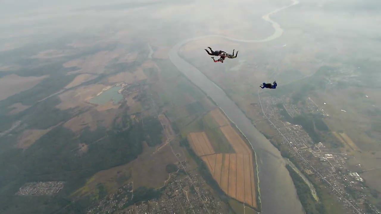 Прыжки Аэроград Коломна. Группа Гришина-Агапов 2022-08-28 Формация 4+1 (1 прыг) смотреть онлайн