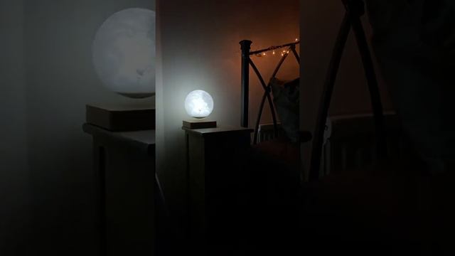 Левитирующая Луна - Ночник смотреть онлайн