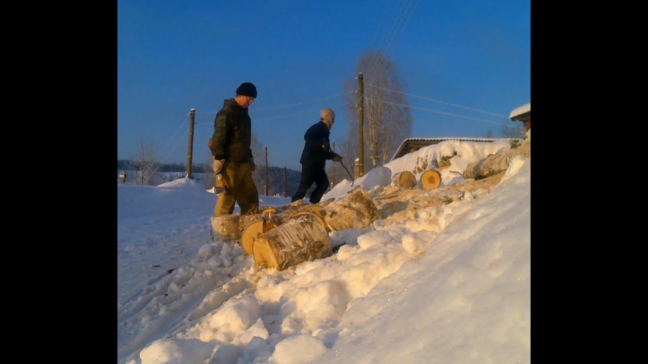 Привезли дрова,разделили воз пополам с матерью!)))Разгрузка,распиловка