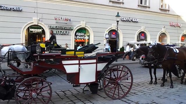 Венские Фиакры у Сабора Св. Стефана в центре города. смотреть онлайн