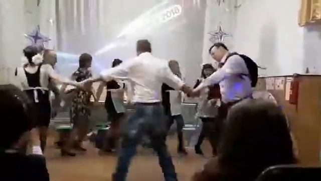 Выпускной 4А класс. Школа 4. Спасск -Дальний. Сценка родителей. смотреть онлайн