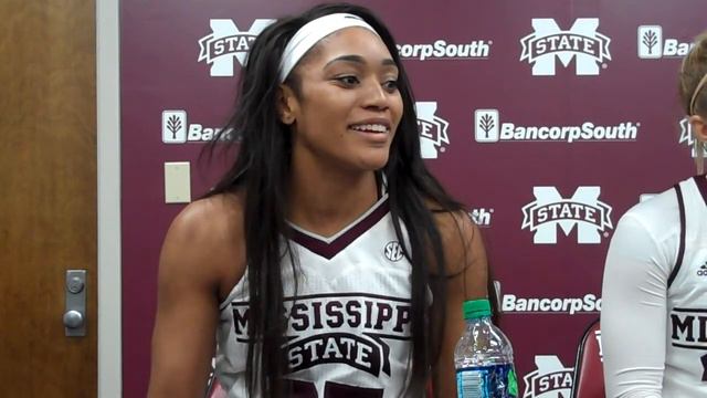 Victoria Vivians, Blair and Vic Schaefer, Morgan William, Roshunda Johnson Arkansas postgame 1-4-18 смотреть онлайн