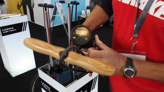 EUROBIKE 2016 Lezyne Digital Pressure Over Drive Floor Pump смотреть онлайн