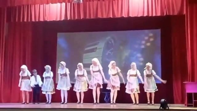 Ансамбль "Lozioara" школа искусств с.Варница Белорусский танец "Бульба" смотреть онлайн