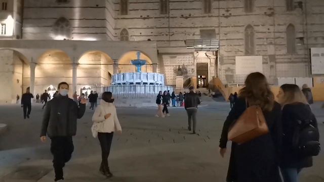 ПЕРУДЖА ,НЕБОЛЬШАЯ ПРОГУЛКА ПО КАМЕННОМУ ГОРОДУ смотреть онлайн