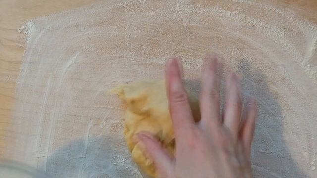 Мини-рогалики на кефире. Можно делать с любой начинкой. Bagels on kefir with jam смотреть онлайн