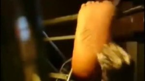 Щекотка пяток.