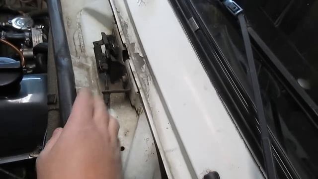 Как открыть капот когда порвался трос.Защита авто от воров. смотреть онлайн