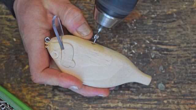 Making a Bluegill Lure for Bass Fishing смотреть онлайн