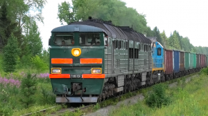 2ТЭ116-656 с перегоняемым ТЭМ18ДМ-3211, грузовым поездом и приветливыми бригадами